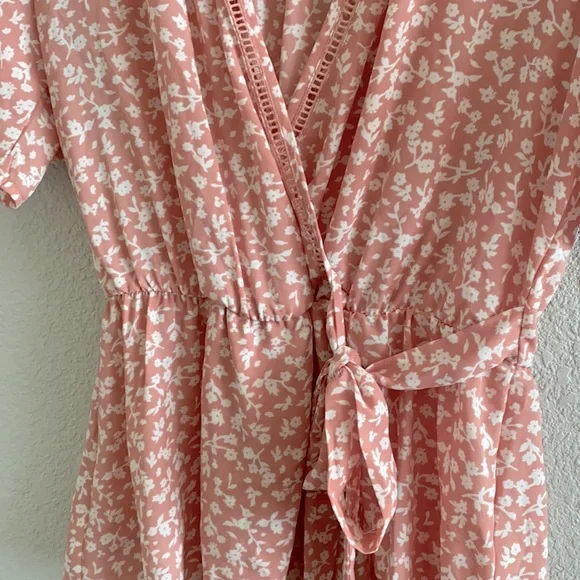 Sienna Sky M pink floral blouse - Picture 2 of 3